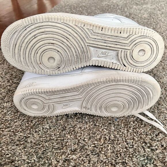 Nike AF1 Triple White Low Top Sneakers Mens 8.5 | Womens 10 | Great Preloved - Picture 8 of 10